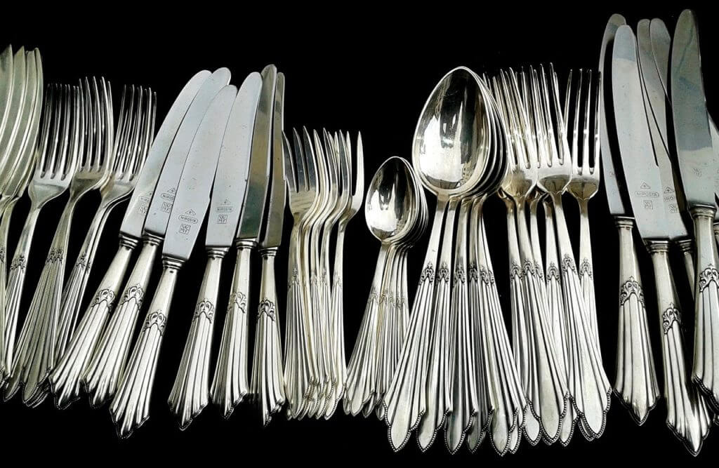 Ensemble de ménagère et couverts en argenterie